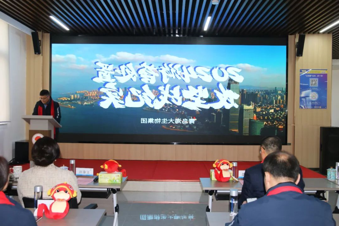 杏彩电子
集团举行2024年度总结表彰大会